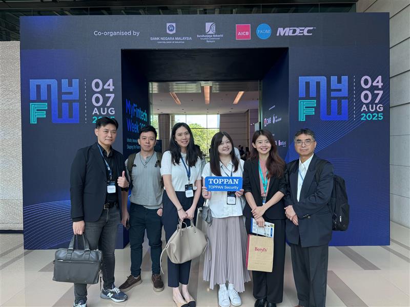FinTechSpace代表團成員與馬來西亞金融科技協會代表Helena Ng（右二）合影