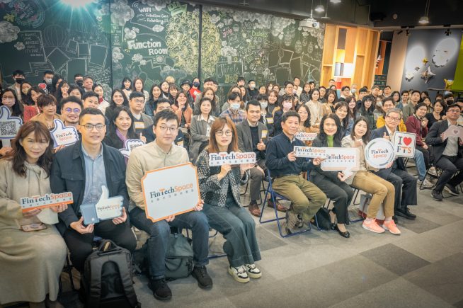 金融科技創新園區舉行2025春酒迎新，與會貴賓與金融科技業者、金融機構大合照
